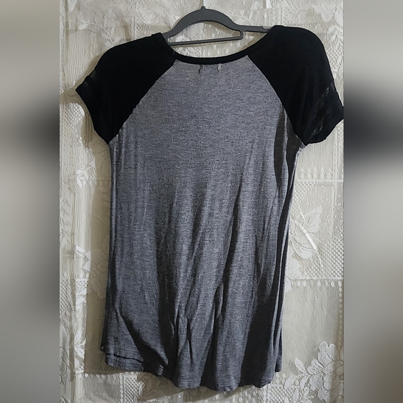 Women's Top with Pocket - Picture 2 of 3